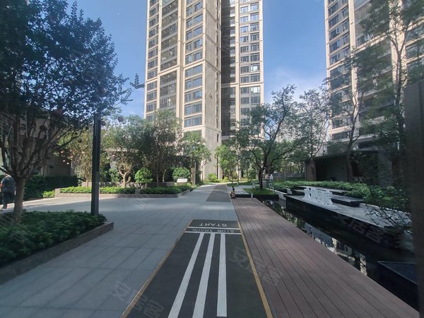 深圳光明光明峰境瑞府金地峰境瑞府四房二厅二卫小区环境好,交通购物