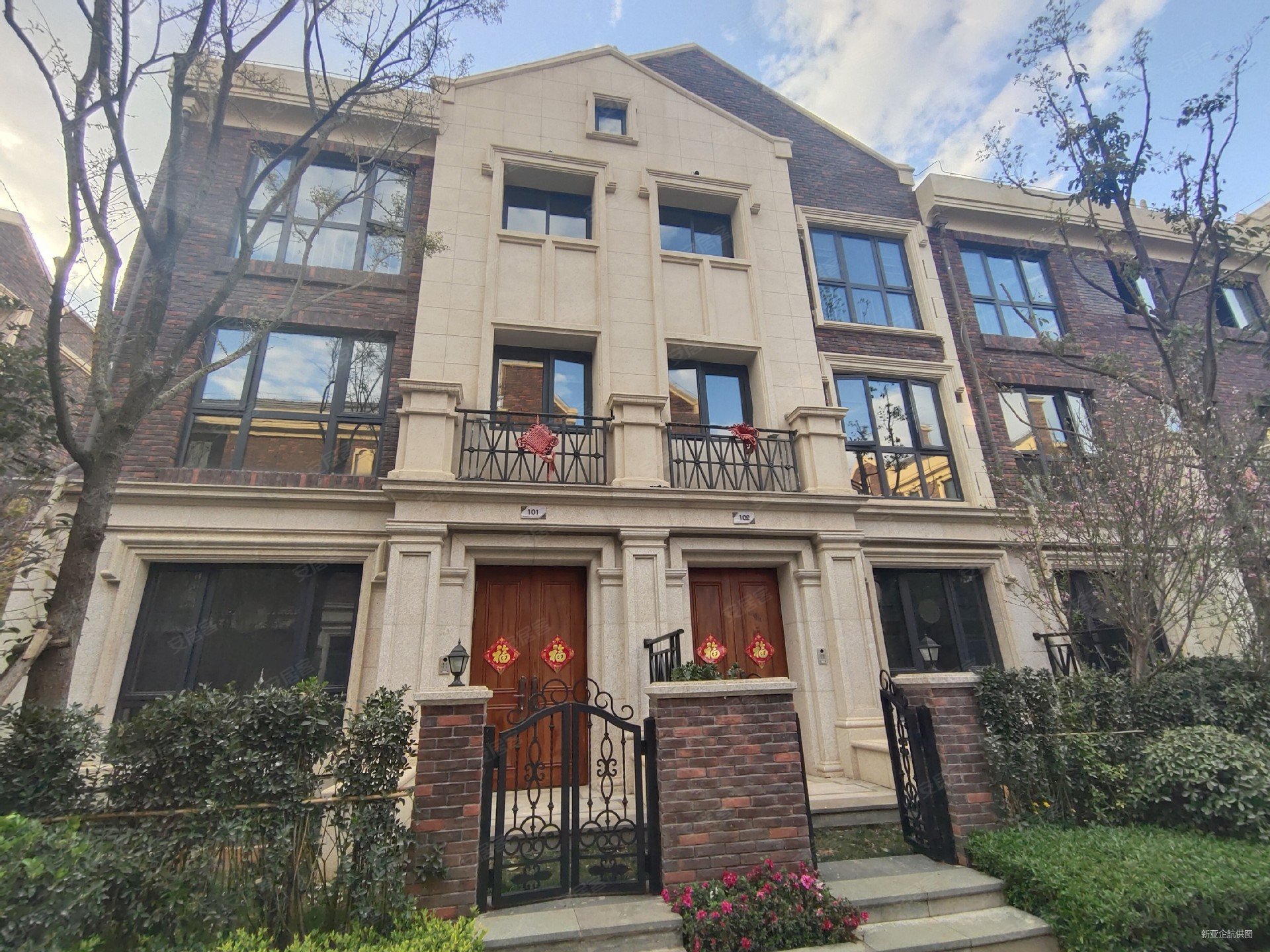 别墅,送150平大花园,带地下室带2车库,俊发滇池one16组团伊顿庄园二手