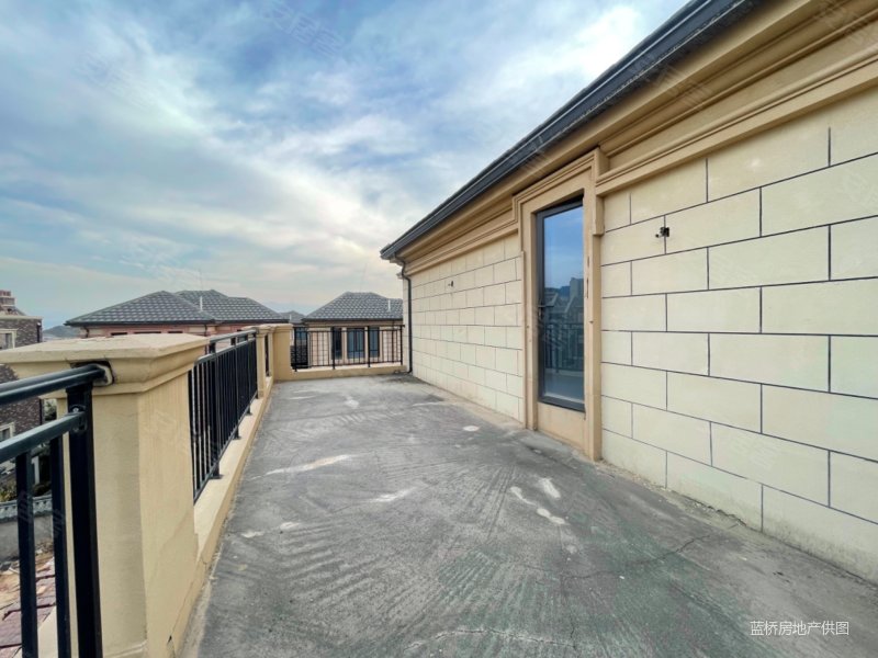 保利领秀山(别墅) 商品房 环境好 精装修 带电梯 停车方便