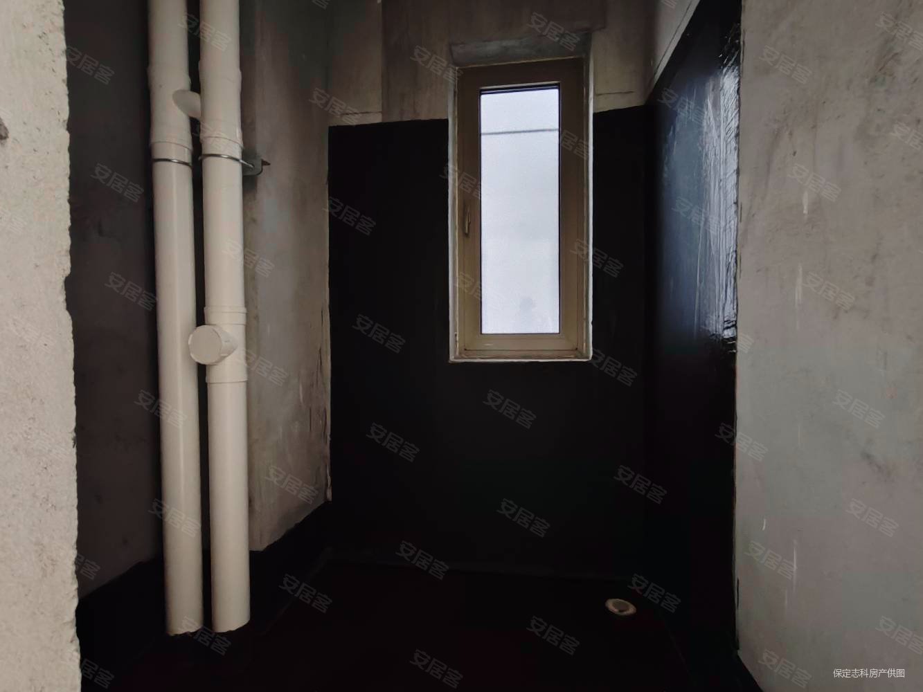 彩虹城3室2厅3卫153㎡南北140万