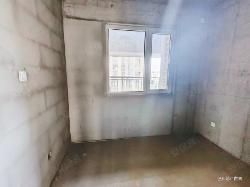 万和郡 三室两厅一卫全名户型 支持按揭 中间楼层