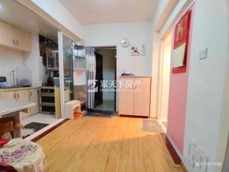 宝龙旁2013 年电梯房商圈成熟 中间好楼层 临地铁 拎包住,上海新苑