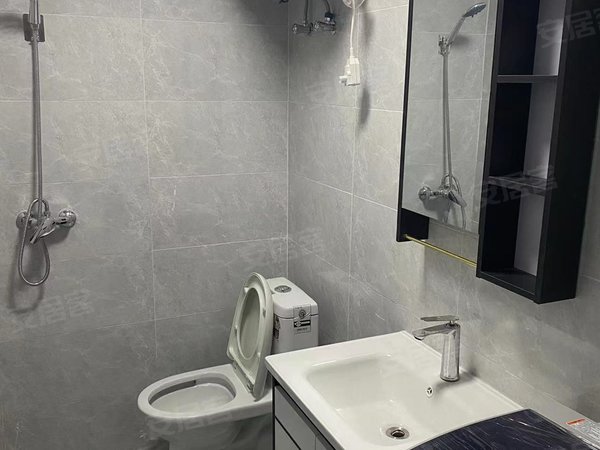 湖州吴兴西南新城七里亭佳苑靠近南太湖医院微宏蜂巢新能源江海各大厂区出租房源真实图片