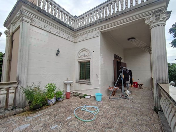 深圳布吉布吉街莲花山庄别墅莲花山庄整栋别墅,挑高客厅,8个房间出租