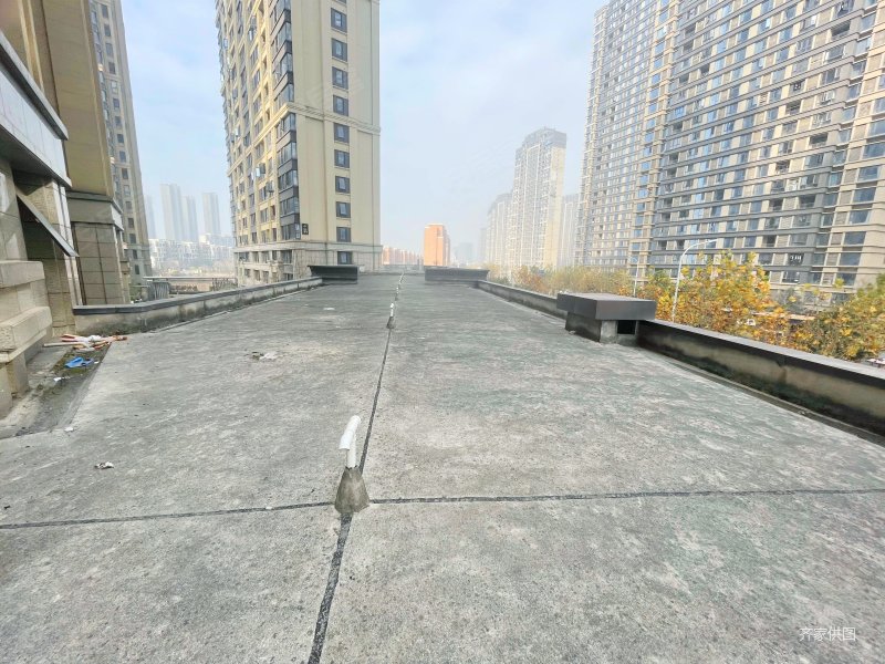 绿地国际博览城海珀九龙3室2厅2卫133㎡南北142万