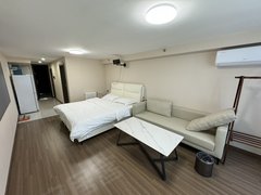 大连中山东港押一付一 短租 带投影仪 近东港 三八 中山 地铁公交!出租房源真实图片