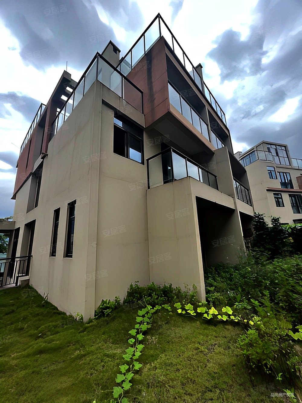 又降价20万 全景金水湖 双拼别墅195万 花园近200平,恒大山水城(别墅)