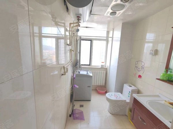 龙海家园d区,精装大两室,家具家电齐全,出门小学,交通方便