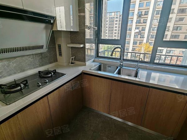 苏州太仓娄东翡丽云邸科教新城次新小区三房两卫出租房源真实图片