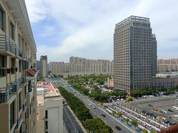 无锡惠山天一新城明发商业广场悦尚奥莱旁边 明发商业广场 精装公寓
