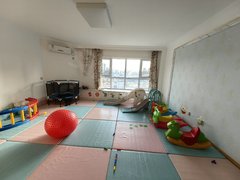 世界公元二期125平米 大两室，适合做幼儿园的托儿所