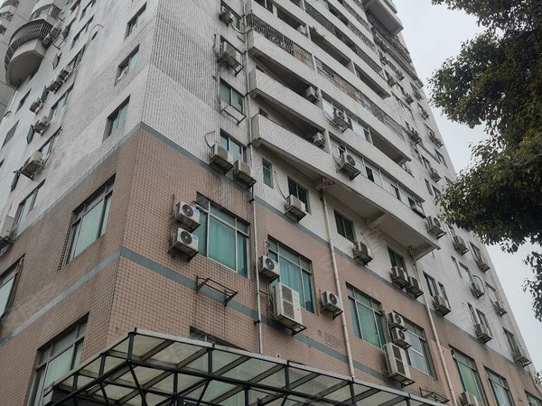 深圳福田笔架山银华大厦市二医院旁边银华大厦三房一厅6000元出租!