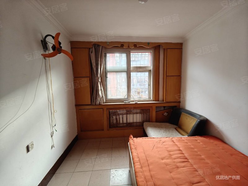 东新苑二层可过户可贷款出行方便随时可看