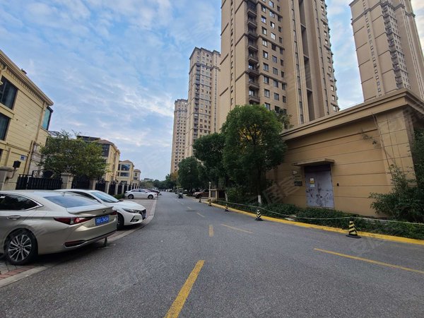 无锡惠山堰桥嘉利华府庄园(十区)实拍 地铁口华府庄园 精装三房 随时