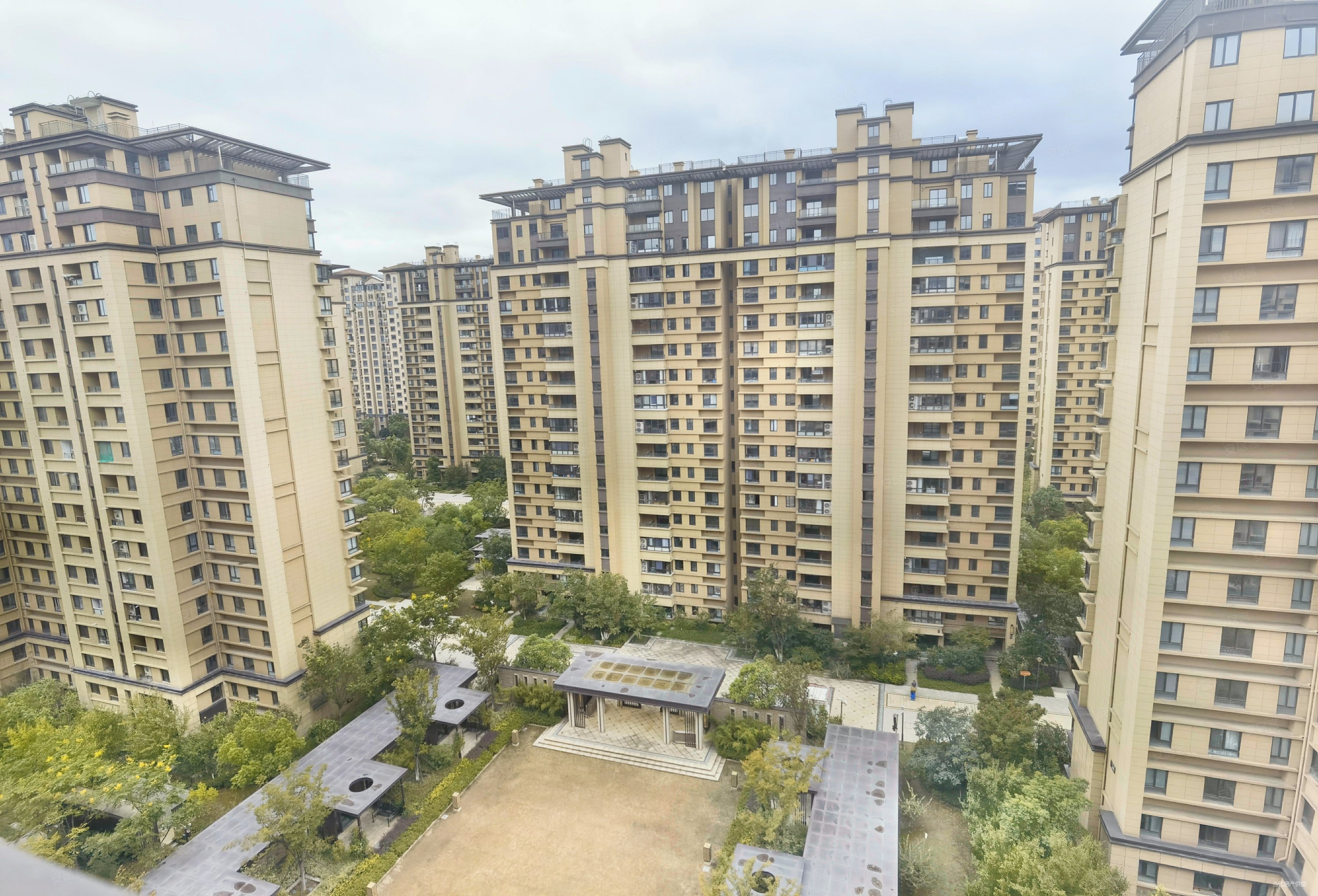 新出江南境秀大花园80平左右纯毛坯看房随时