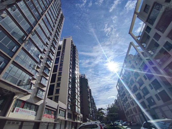 曲靖麒麟万达广场翠湖湾大花桥 外滩旁 翠湖湾 精装2居室 带家具家电