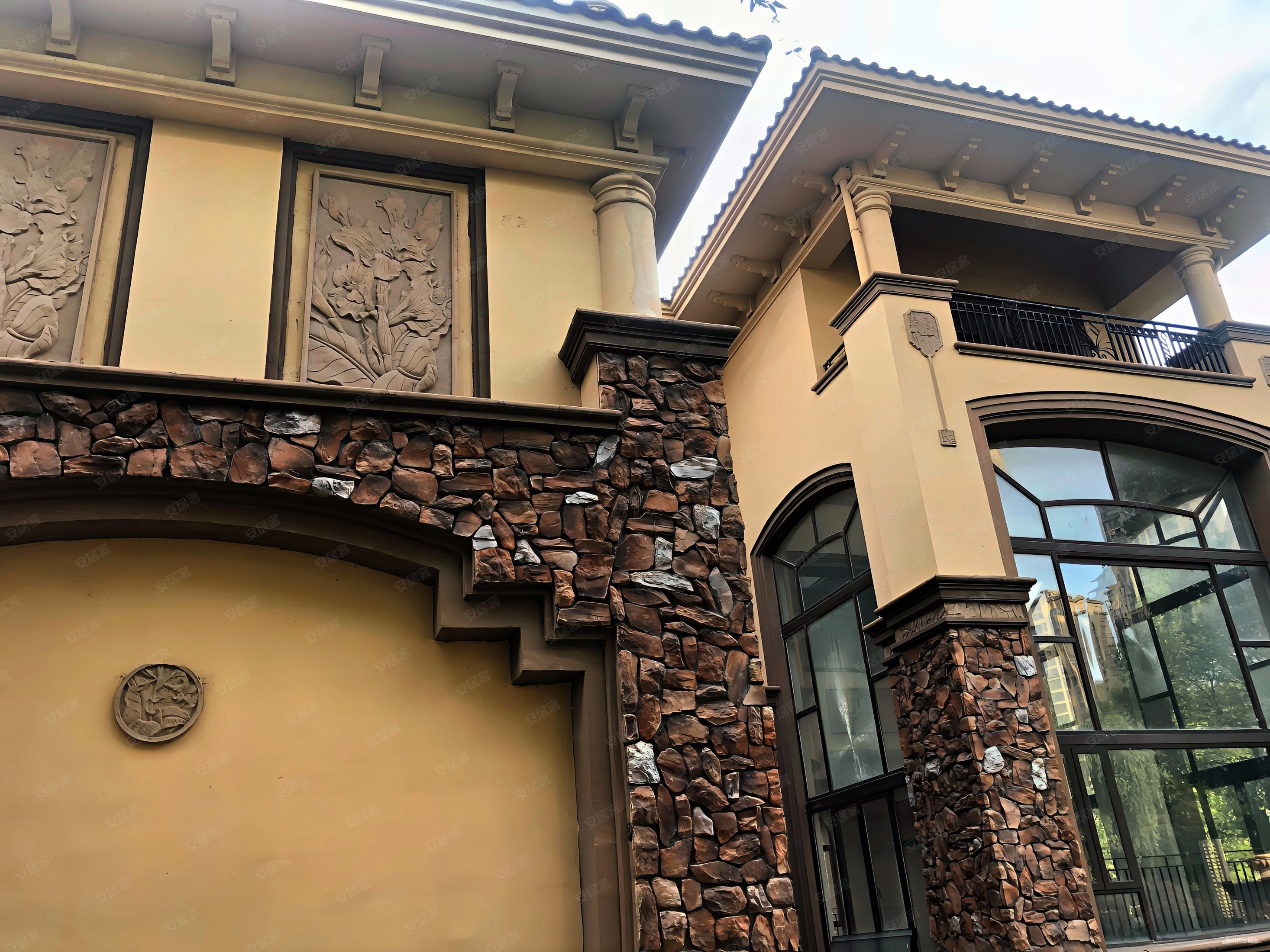 地铁口棕榈湾独栋别墅带4个独立车位赠送4面大花园