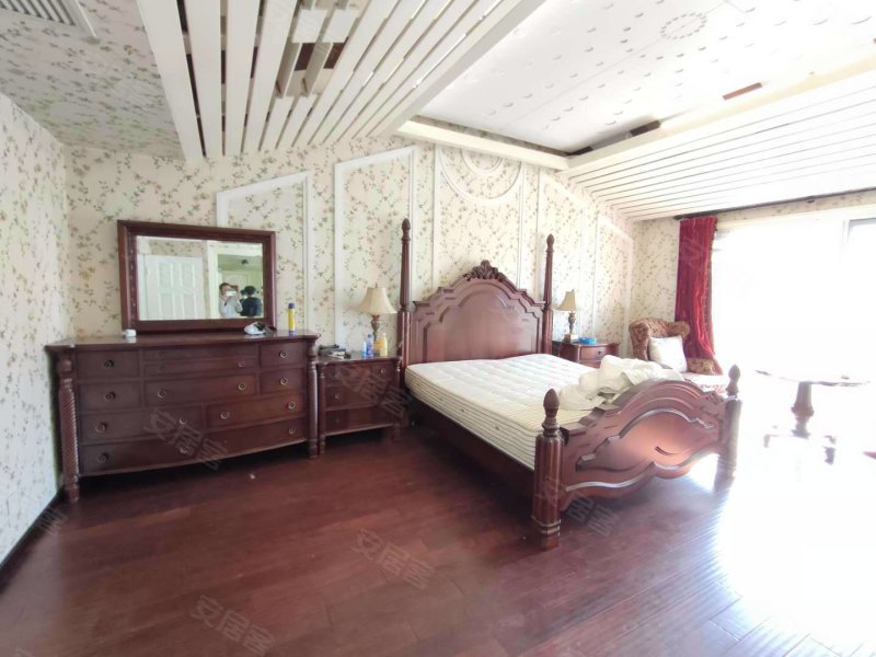 双桥地铁 水郡长安别墅出售 有院有车库 低密宜居 万达商圈!