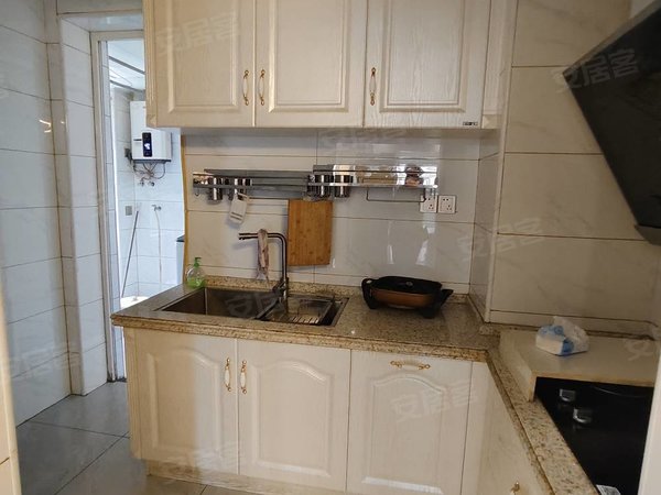 凉山西昌西客站泸川苑西部新城，电梯套三，装修温馨，带家具家电，可短租，可半年付出租房源真实图片