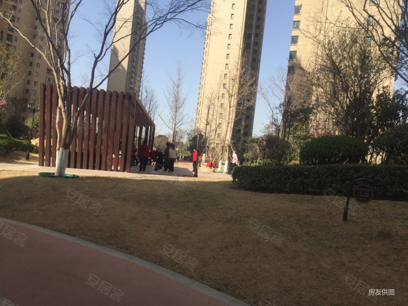 郑州绿地城13711大4房急售随时看房