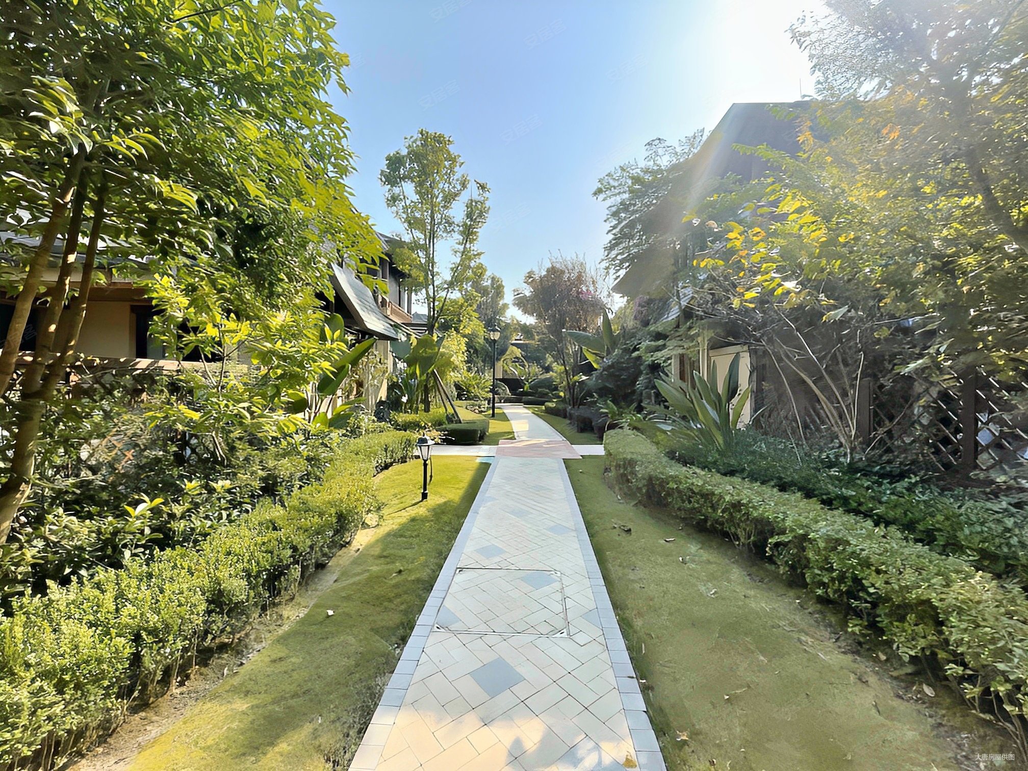 龙湖小院青城2室2厅1卫63.44㎡南北75万