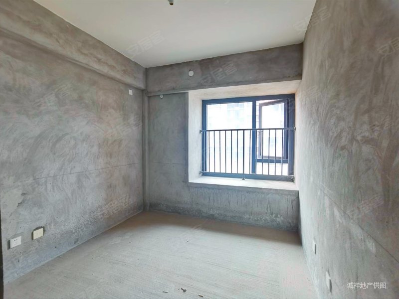 南岸南滨路 轻轨旁次新小区 环境好 价格比原来少了20万急售,和黄御峰