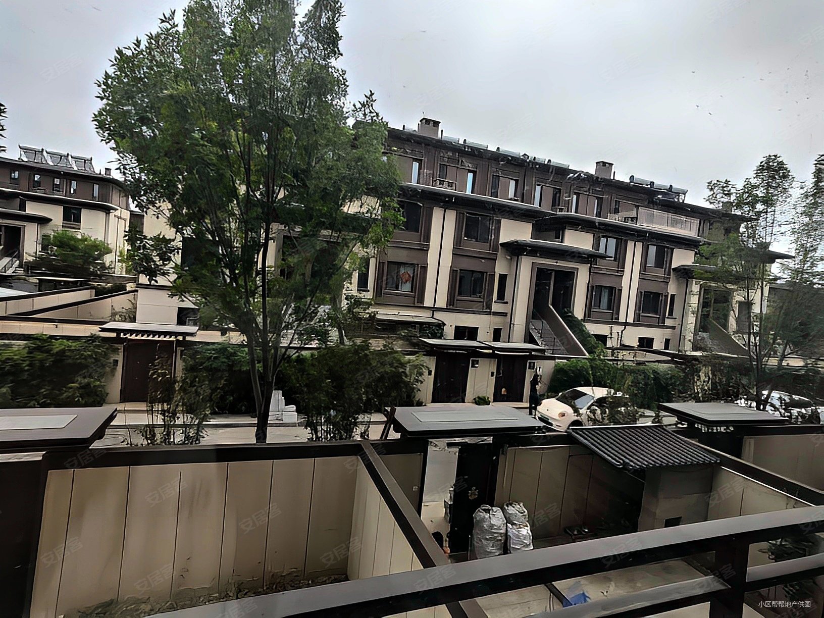 急售金地长湖湾精装修叠拼别墅带院拎包入住随时看房