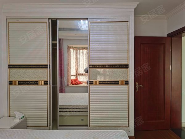 苏州吴江汾湖华府西区华府壹区3房2卫豪装拎包入住出租3100出租房源