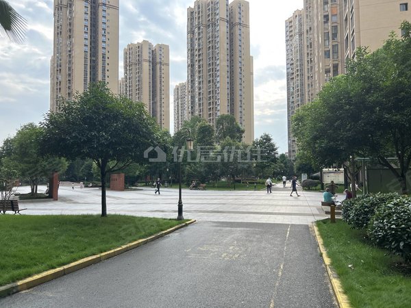 重庆渝北空港长安锦尚城观月轻轨站旁精装两房出租出租房源真实图片