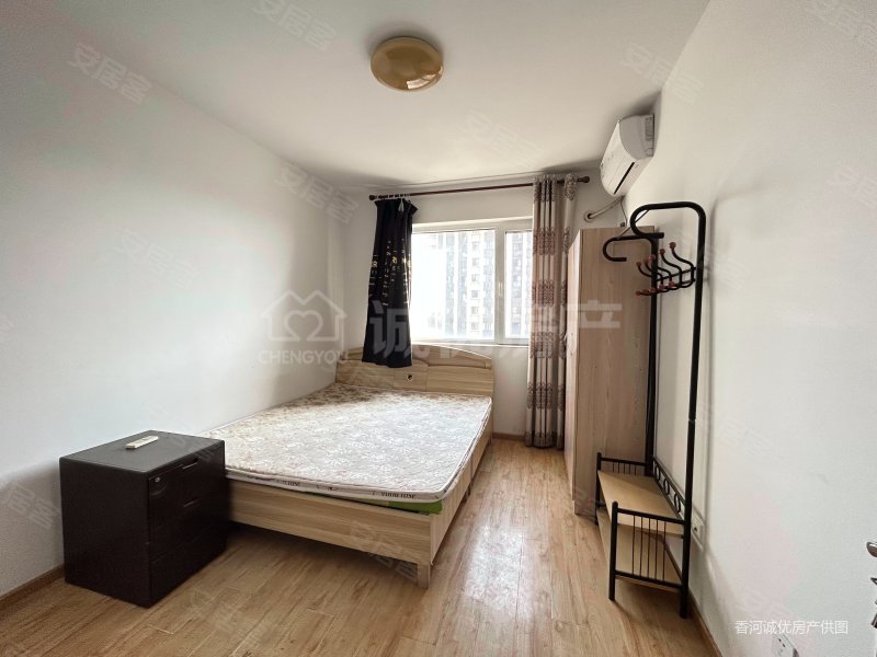 北京旁大公馆三居南北通透简装中间楼层