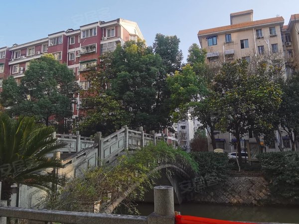 杭州拱墅朝晖和平小区业主自住房,结婚装修花了30来万,楼层好,阳光从