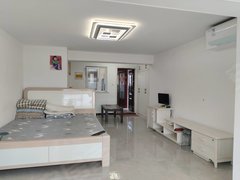 东平稻香街东平稻香体育馆附近 电梯一室一厅一卫一厨带大露台,家具家电齐全随时住出租房源真实图片