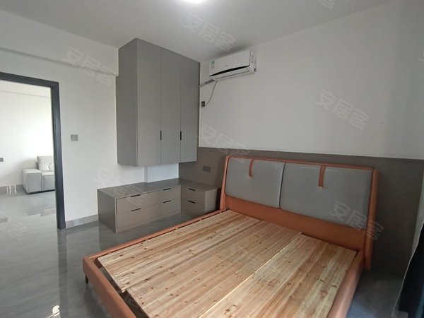 福州仓山仓山万达金建小区三期出租房中的战斗机 金建三区 万达 爱情