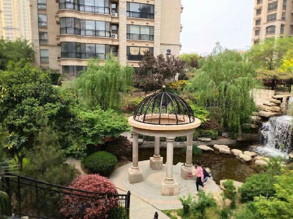 新港龙庭河景房精装客卧分离家具家电齐全1200元随时看房