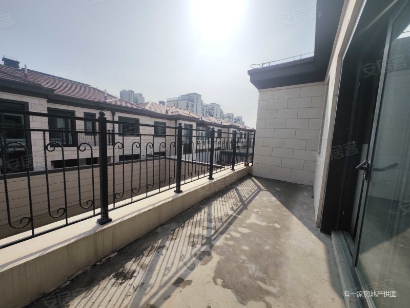 大溪谷四期别墅  联排别墅边户.层高5.8米的90平地下室