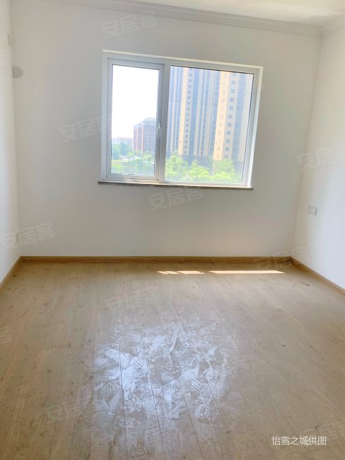 东风凤凰城二期 双车位 品质物业 出门即享有轨 四房两卫 老