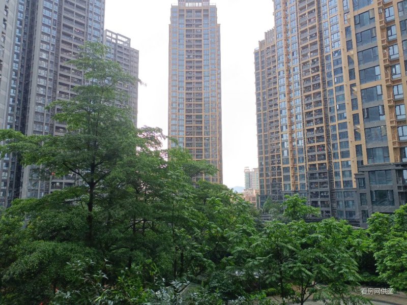 地铁物业松河瑞园92平大4房,实用面积高达110平南北通透.