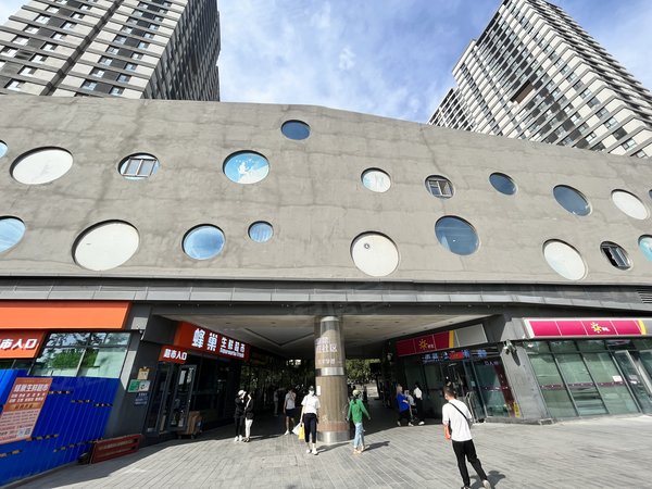 进贤合美国际大厦紧邻1号线传媒大学站 直租无中介 家电齐全 采光好