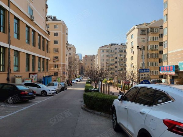 青岛市北雁山立交桥海滨广场小区山东路 海滨广场小区套二厅 5楼 南北