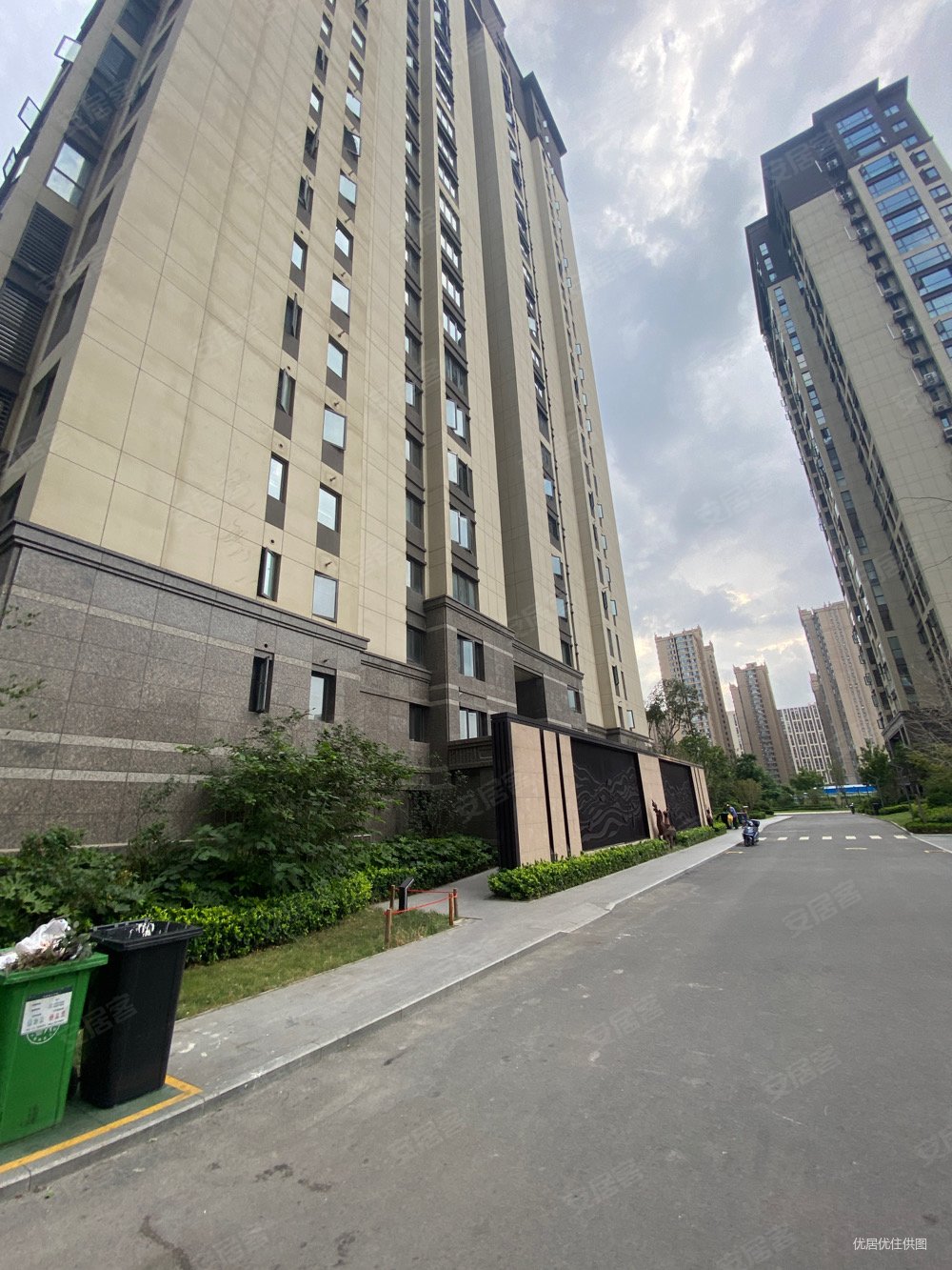 保利熙悦3室2厅2卫125㎡南北100万