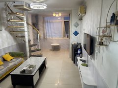 临沂沂水万德广场万德广场 精装复式公寓 家具家电齐全 两台空调 拎包入住出租房源真实图片