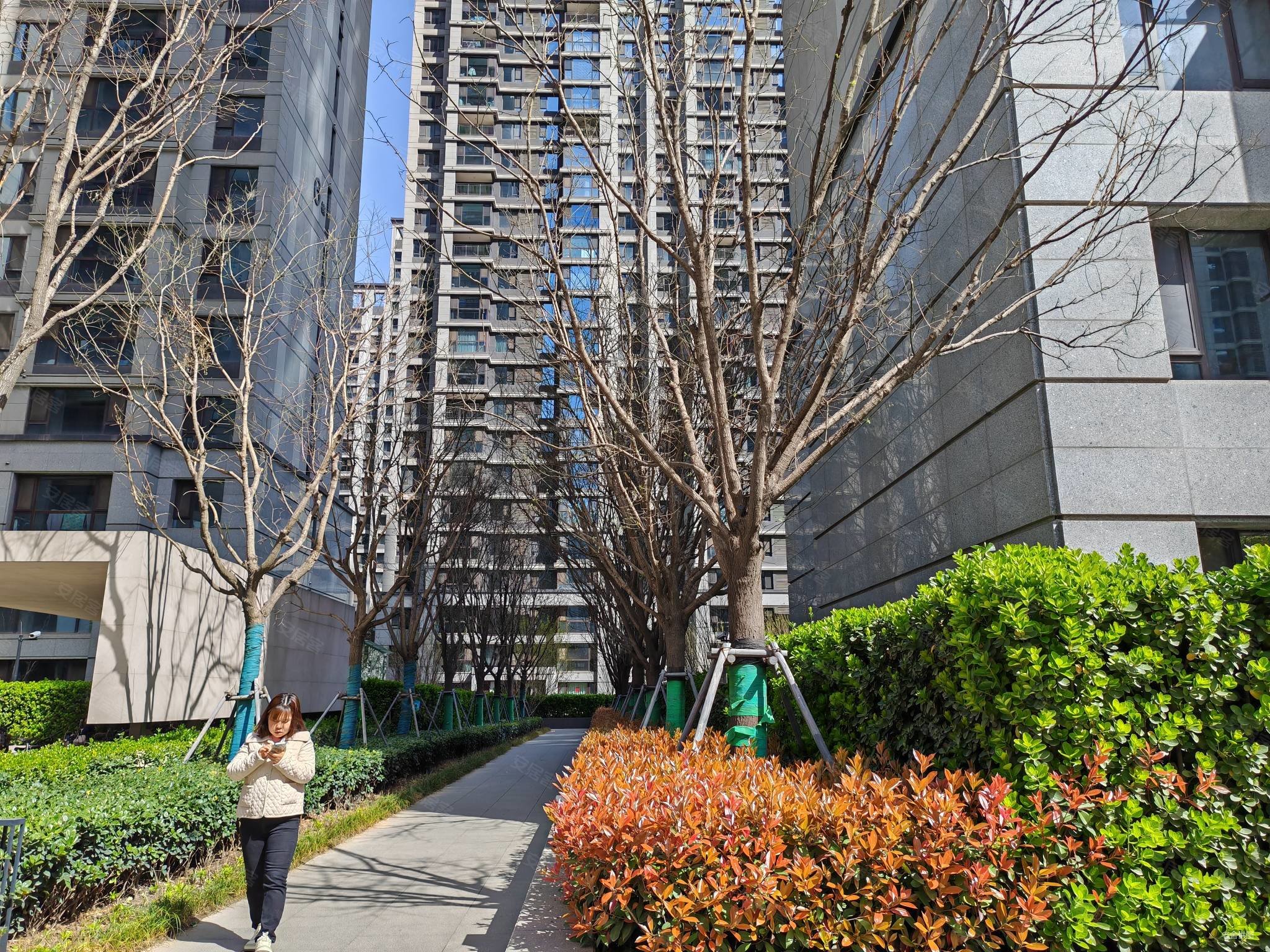 高新区丈八四路万科翡翠国宾3室2卫精装修近6号线