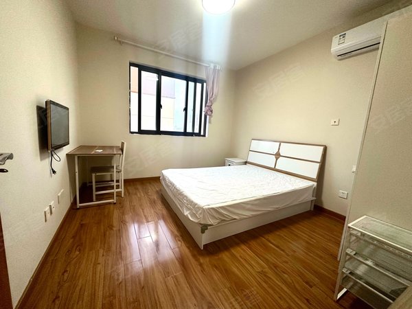 上海浦东临港新城宜浩欧景停车免费,靠近地铁站,楼层高通风很高出租