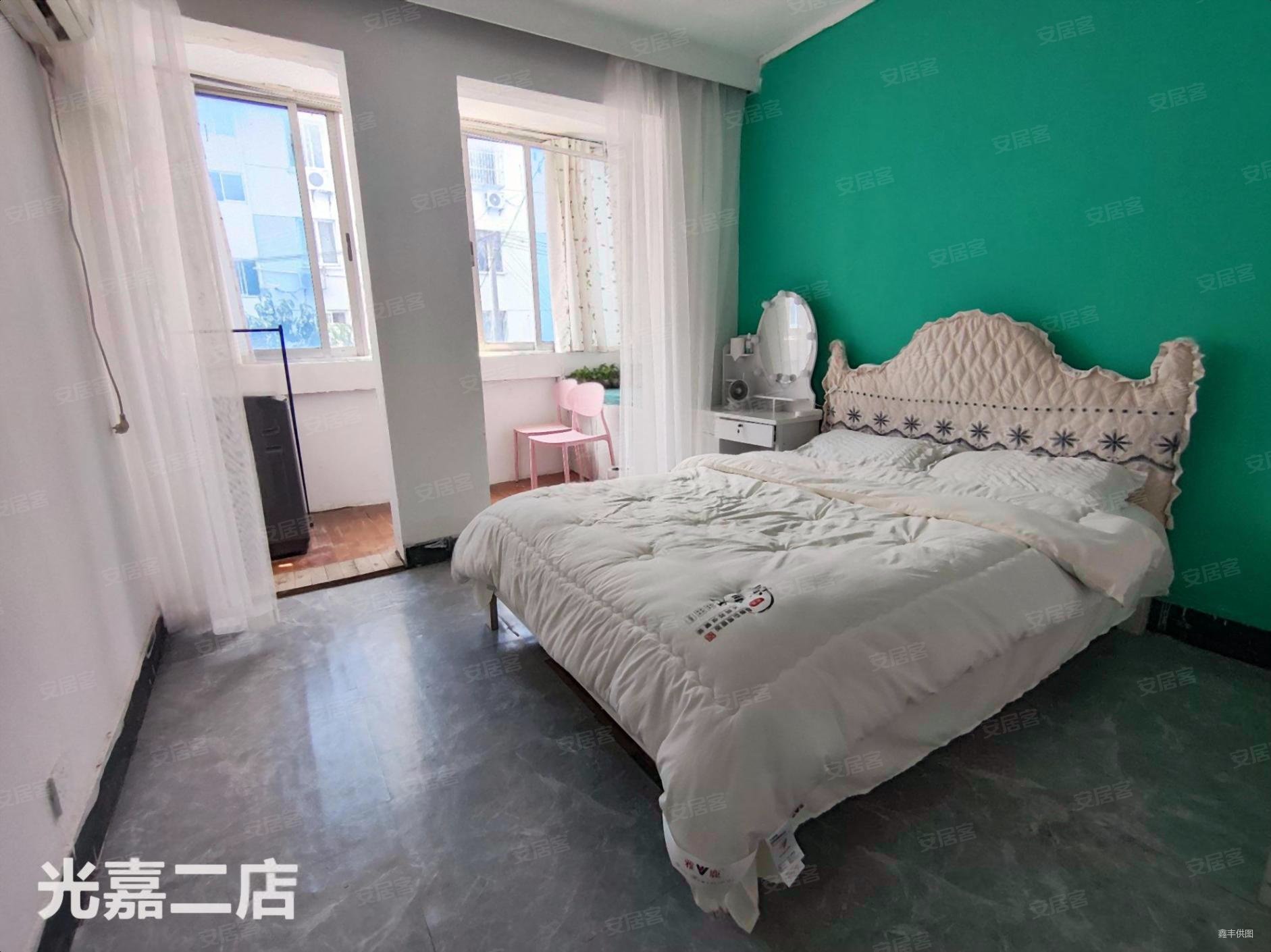 新枫公馆 南北通透 中间楼层采光好 出行方便 集中供暖