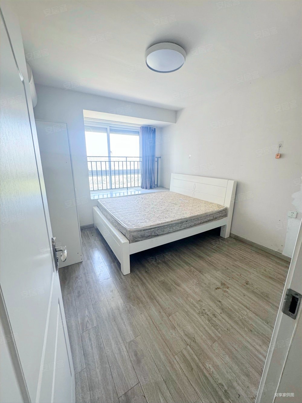 雍锦里 129万 中间楼层 满五   三房 双卫生间 带车位