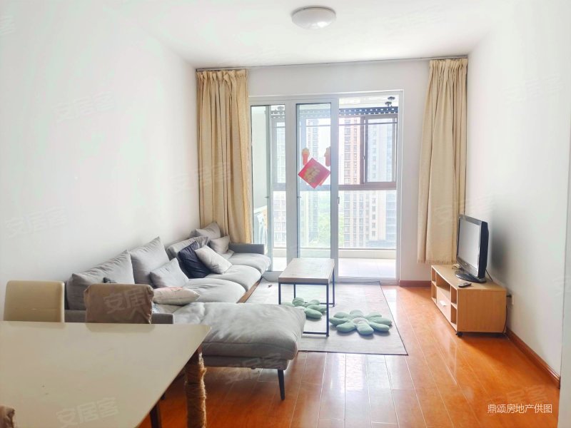 艾菲花园地铁口200米中楼层三房急售155万价格好谈