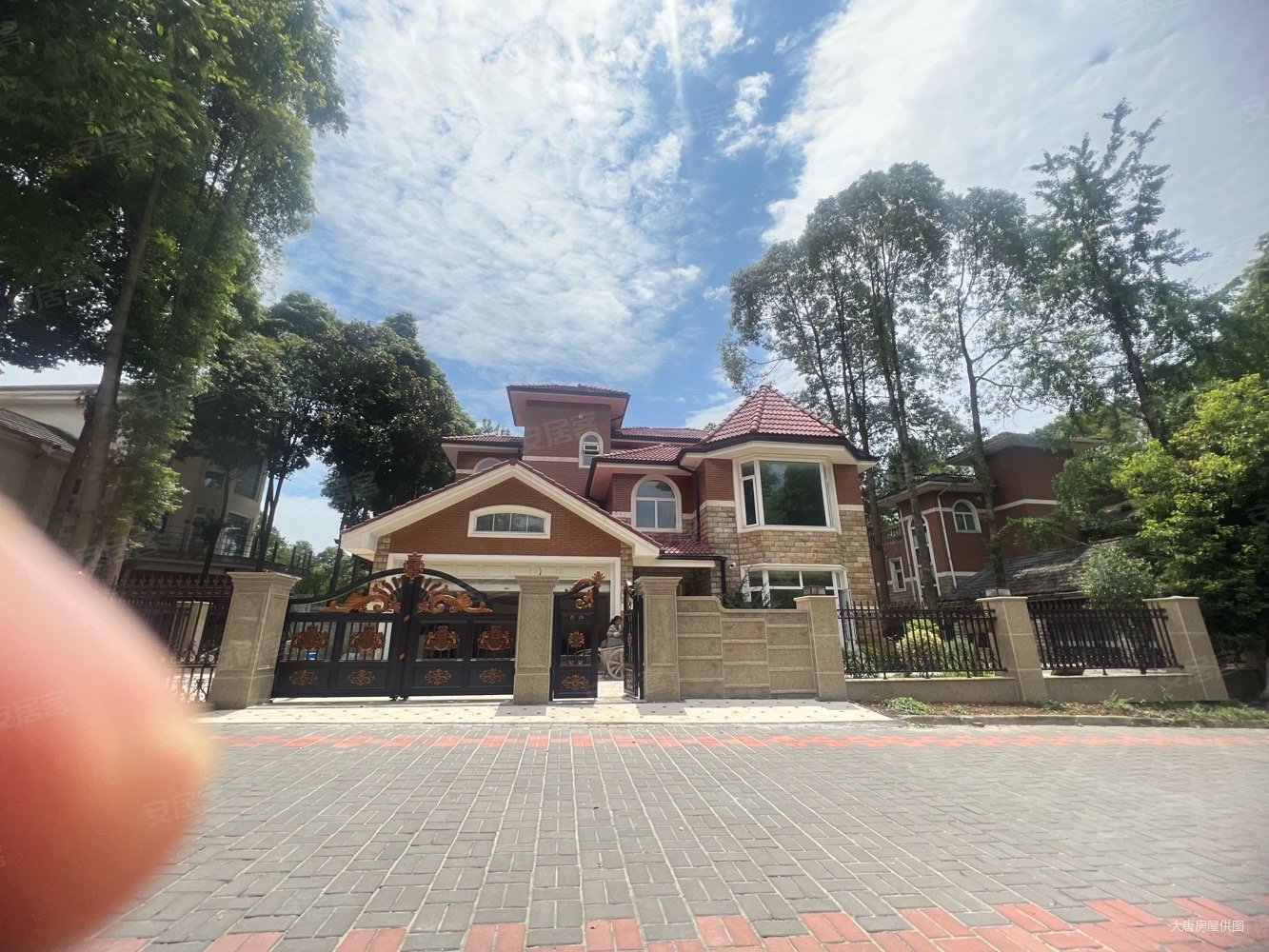 南北通透,维也纳森林别墅二手房,615万,4室2厅,4卫,421平米-成都安居