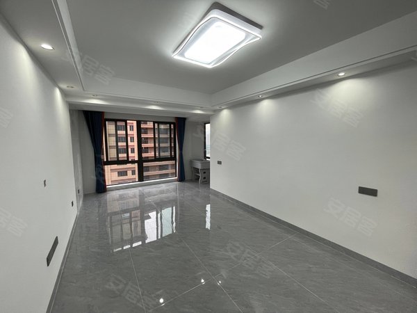 泉州丰泽北峰山水秋鸣山水秋鸣 3室2厅2卫 南北通透 精装修 电梯房