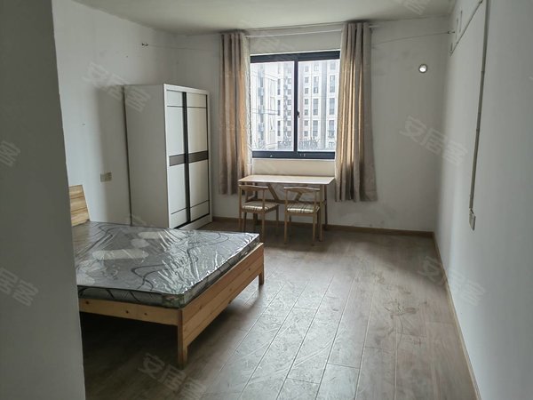 绍兴越城市区环内柏丽湾袍江柏丽湾小区,有大小单间出租,500元至700元