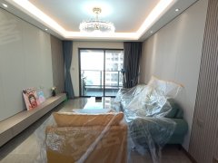 高新宝龙城 3室2厅2卫  电梯房 精装修108平米
